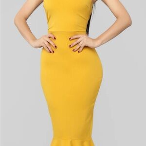Elegant Yellow Sleeveless Dress